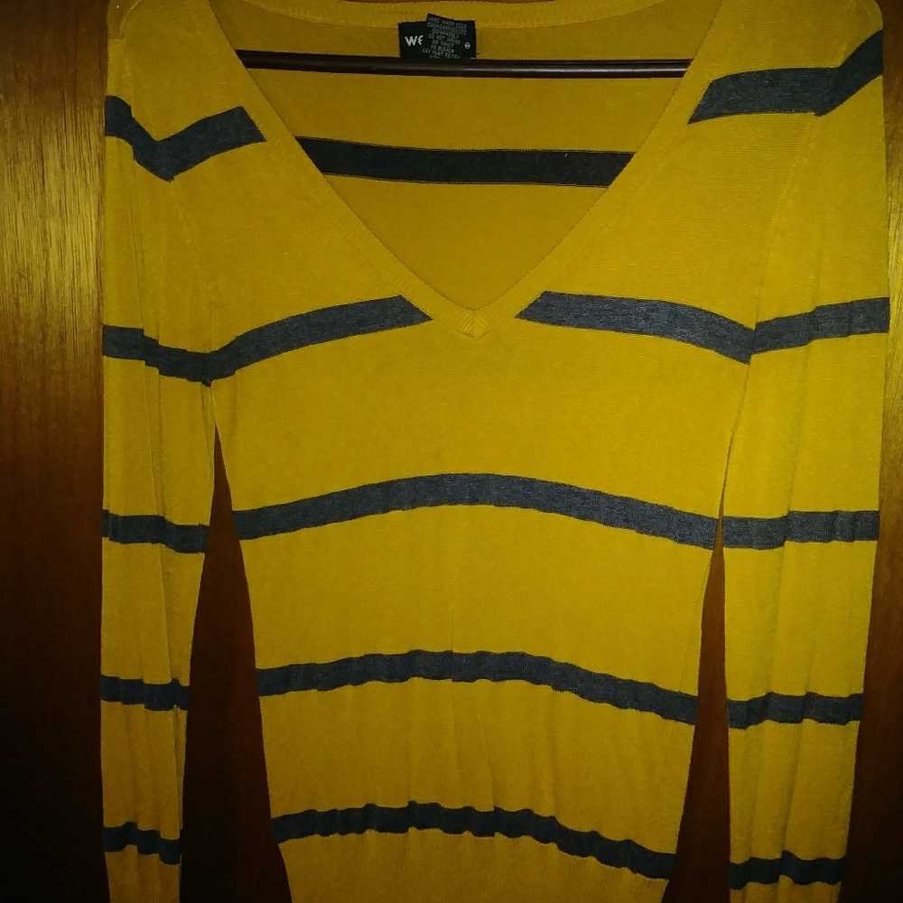 2 Ladies sweaters